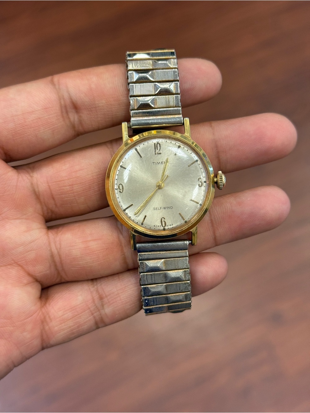 Timex Gold-Tone Vintage Self-Wind Watch with Two-Tone Stretch Band - Picture 4 of 8